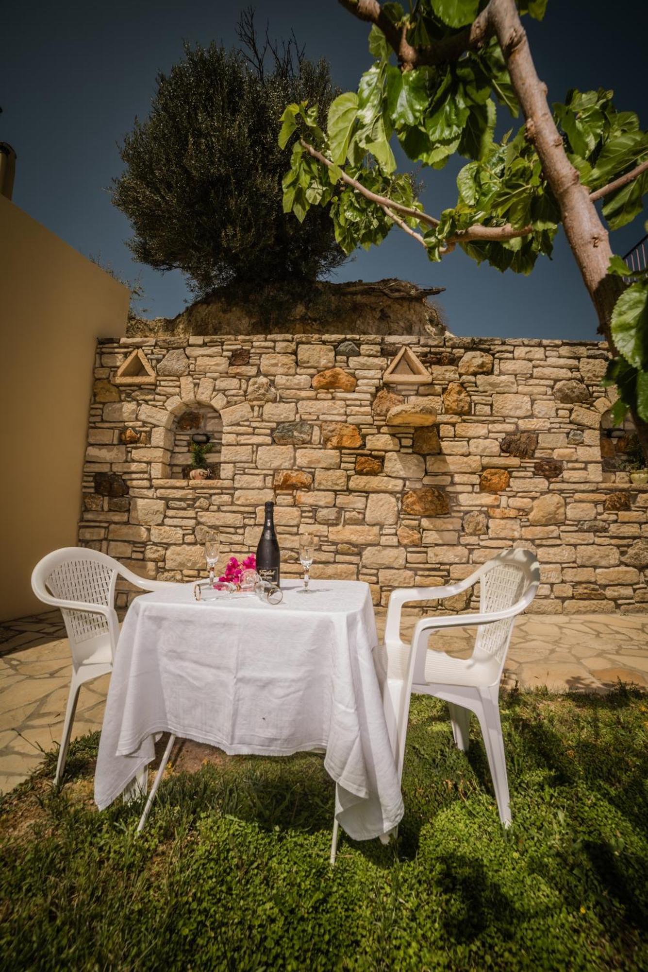 Bodikos Villas & Apartments ピツイディア エクステリア 写真